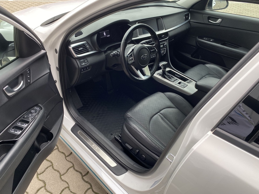 Kia Optima2.0 PHEV AT. Mo.-i, 2 Tulajdonos, Gyári garanciális, Vezetett szervizkönyv! Téli-Nyári gumikkal!