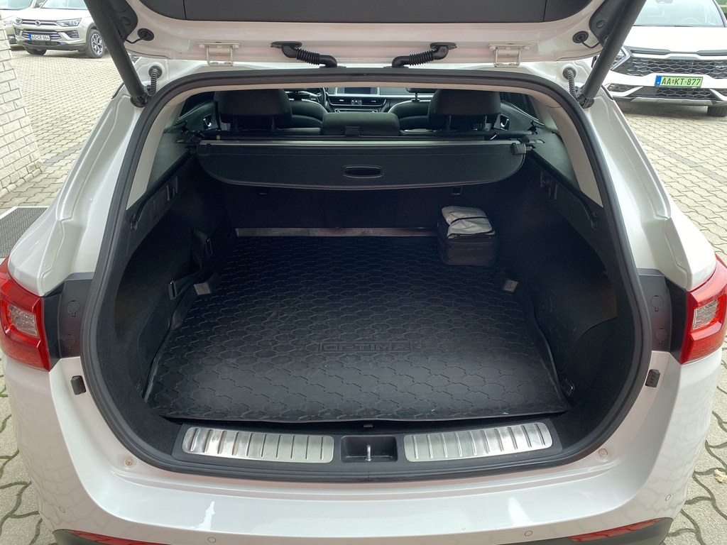Kia Optima2.0 PHEV AT. Mo.-i, 2 Tulajdonos, Gyári garanciális, Vezetett szervizkönyv! Téli-Nyári gumikkal!