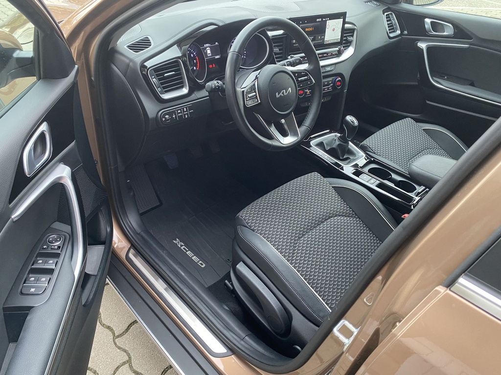 Kia X-Ceed 1.5 T-GDI X-Gold. Mo.-i, 1 Tulajdonos, Gyári fényezés, Végig szervizelt, Gyári garanciális, Téli-Nyári gumik felnin! 