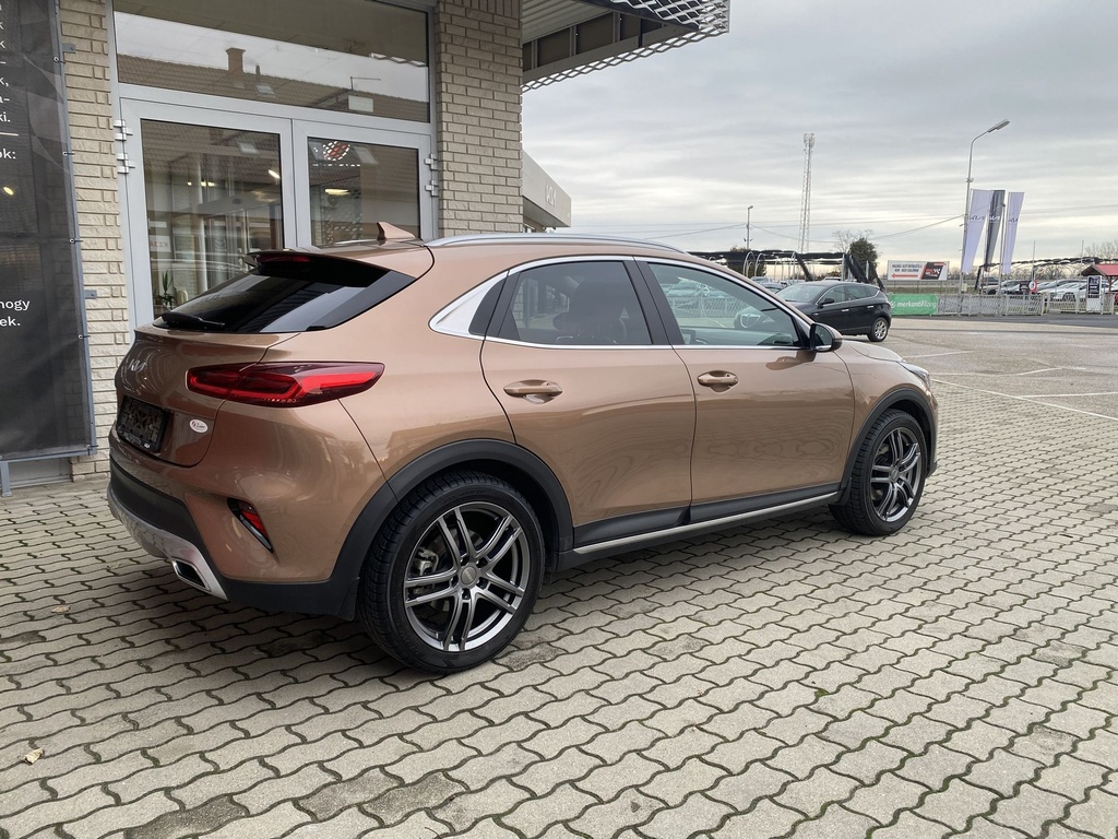 Kia X-Ceed 1.5 T-GDI X-Gold. Mo.-i, 1 Tulajdonos, Gyári fényezés, Végig szervizelt, Gyári garanciális, Téli-Nyári gumik felnin! 