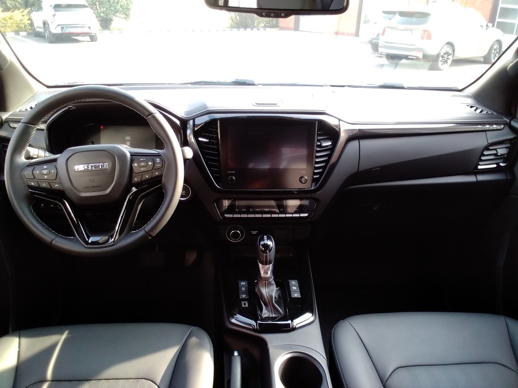 ISUZU D-MAX LS Plus AT 