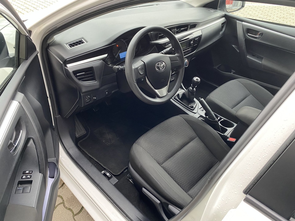 Toyota Corolla Sedan 1.33 Live, Mo.-i, 2. Tulajdonos, Vezetett szervizkönyv, Gyári fényezés, Téli-Nyári gumik!