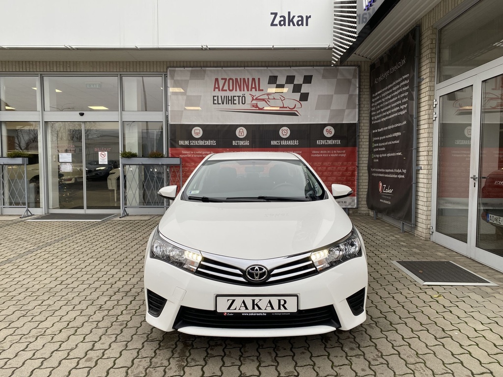 Toyota Corolla Sedan 1.33 Live, Mo.-i, 2. Tulajdonos, Vezetett szervizkönyv, Gyári fényezés, Téli-Nyári gumik!