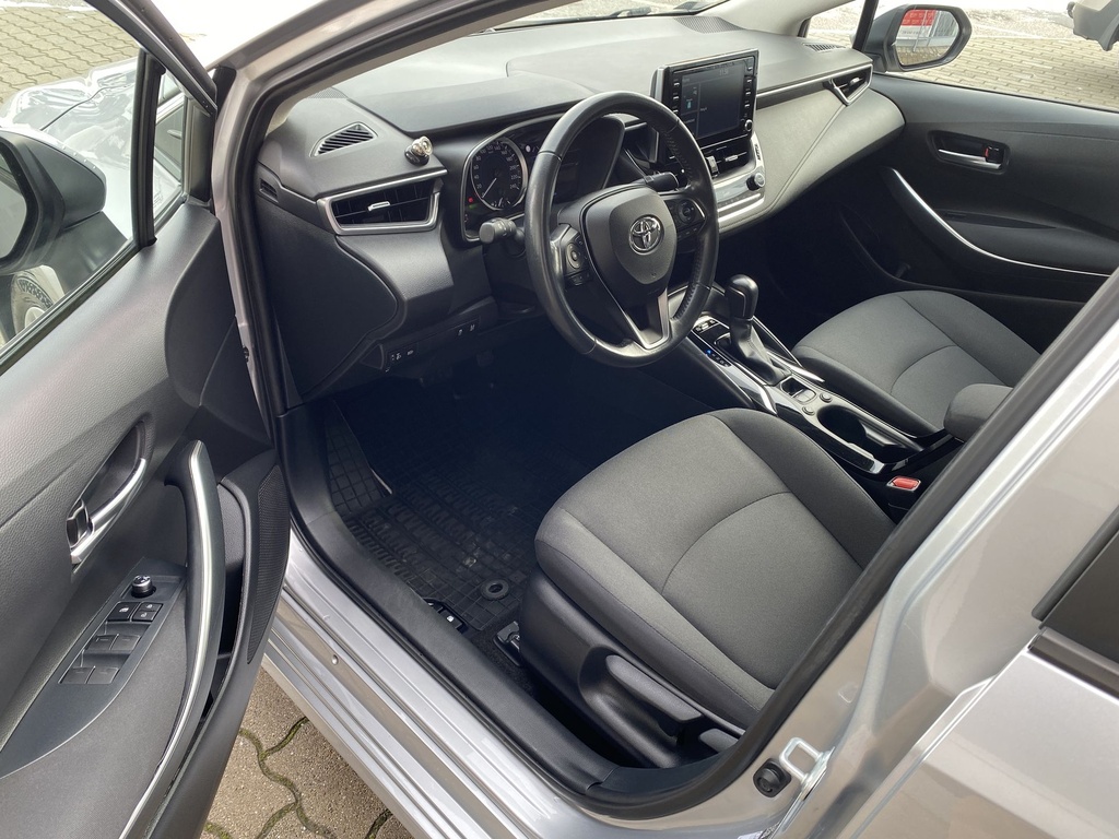 Toyota Corolla Sedan 1.8 Hybrid Comfort e-CVT, Mo.-i, 1. Tulajdonos, Vezetett szervizkönyv.