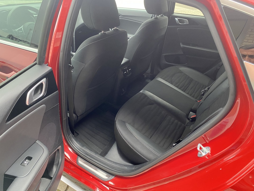 Kia ProCeed 1.5T-GDI GT Line Pro, Mo.-i, 1 Tulajdonos, Gyári garanciális,Vezetett szervizkönyv, Téli Nyári gumik! 