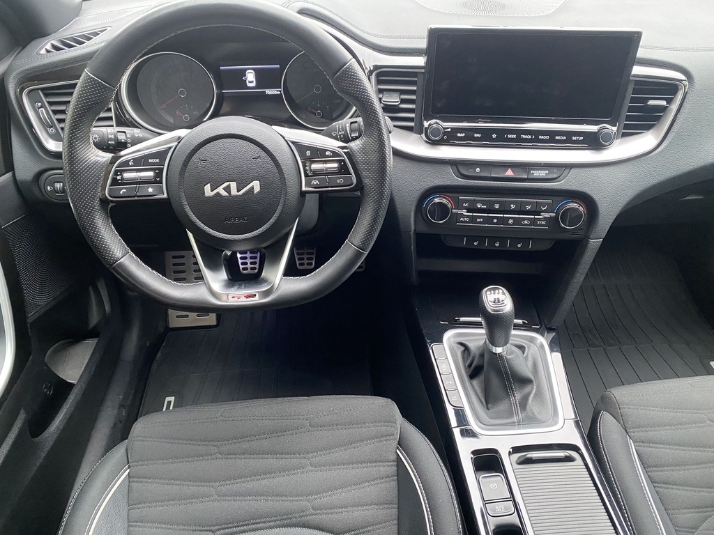 Kia ProCeed 1.5T-GDI GT Line Pro, Mo.-i, 1 Tulajdonos, Gyári garanciális,Vezetett szervizkönyv, Téli Nyári gumik! 