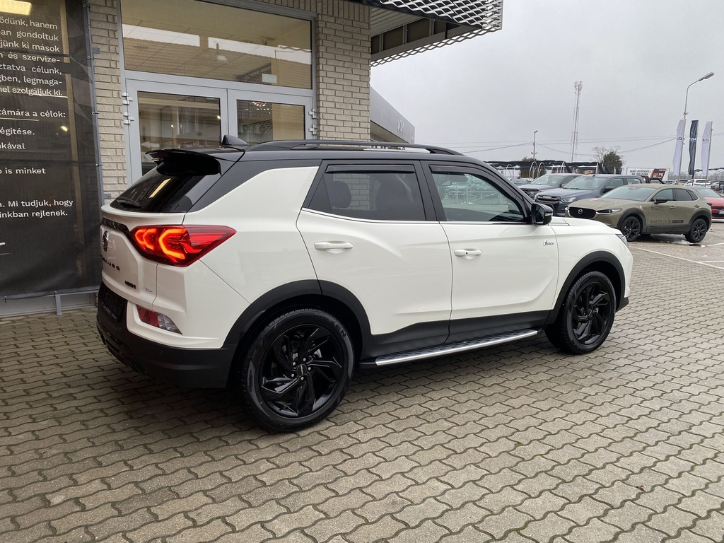KGM Korando 1.5 Turbo GDI Smart, Smart plus, ACC, Black Pack AT. Mo-i, Gyári garancia, Gyári fényezés, +5év GARANCIA, Vonóhorog, oldalfellépők, szélterelők, LED csomagtér világítás, sport pedál szett!