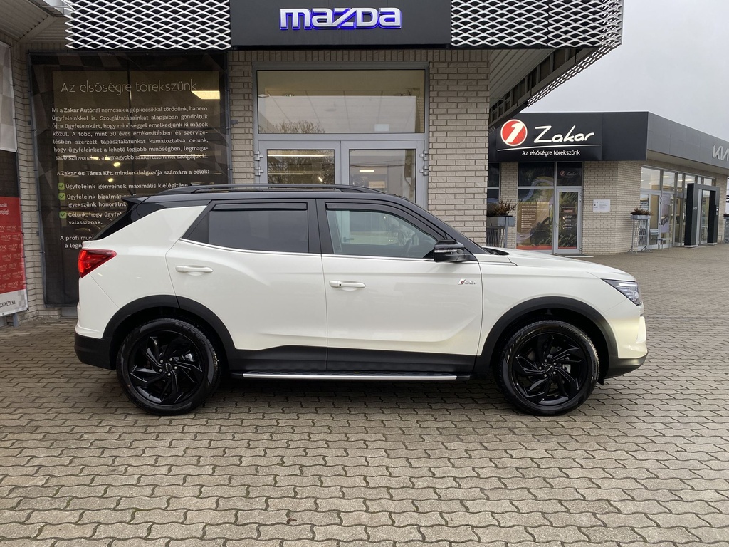 KGM Korando 1.5 Turbo GDI Smart, Smart plus, ACC, Black Pack AT. Mo-i, Gyári garancia, Gyári fényezés, +5év GARANCIA, Vonóhorog, oldalfellépők, szélterelők, LED csomagtér világítás, sport pedál szett!