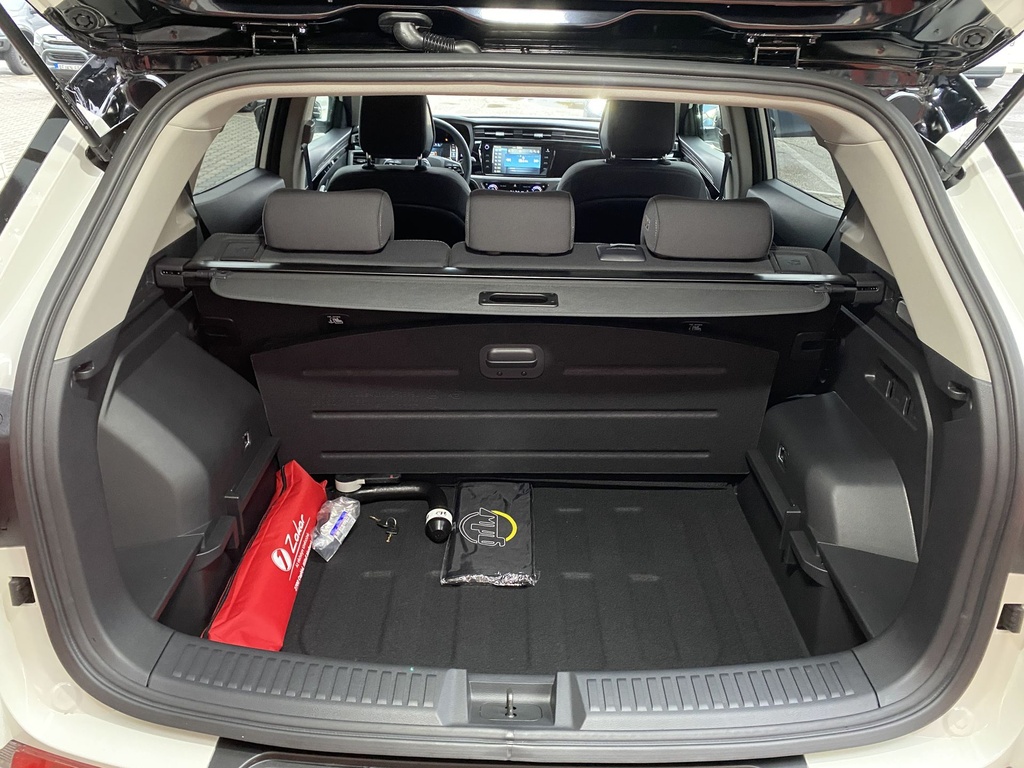 KGM Korando 1.5 Turbo GDI Smart, Smart plus, ACC, Black Pack AT. Mo-i, Gyári garancia, Gyári fényezés, +5év GARANCIA, Vonóhorog, oldalfellépők, szélterelők, LED csomagtér világítás, sport pedál szett!