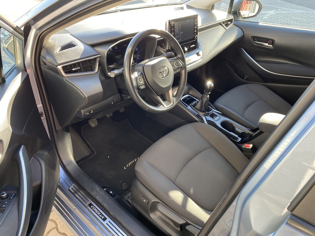 Toyota Corolla Sedan 1.6 Comfort Style Tech, Mo.-i, 2. Tulajdonos, Vezetett szervizkönyv, Téli-Nyári gumik. 