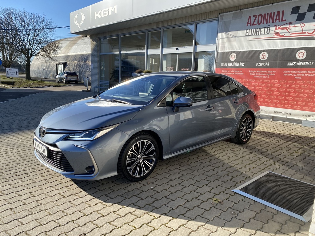 Toyota Corolla Sedan 1.6 Comfort Style Tech, Mo.-i, 2. Tulajdonos, Vezetett szervizkönyv, Téli-Nyári gumik. 