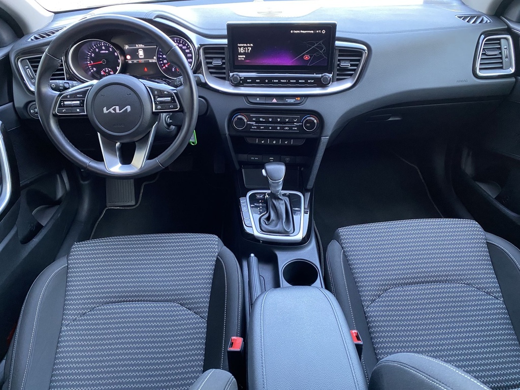 Kia Ceed SW 1.5 T-GDI Gold DCT, Mo.i, 1 Tulajdonos, Gyári garanciális, Vezetett szervizkönyv. 