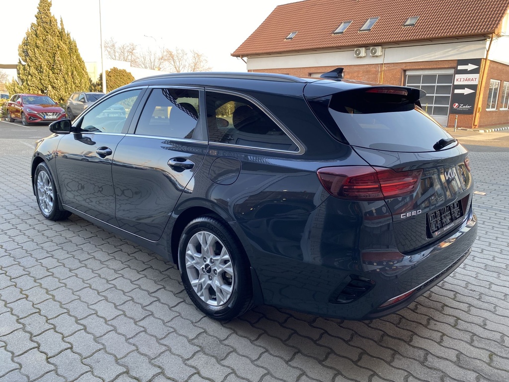 Kia Ceed SW 1.5 T-GDI Gold DCT, Mo.i, 1 Tulajdonos, Gyári garanciális, Vezetett szervizkönyv. 