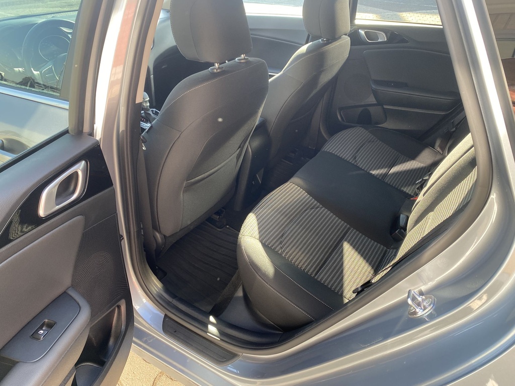 Kia Ceed SW 1.5 T-GDI Gold DCT, Mo.i, 1 Tulajdonos, Gyári garanciális,Gyári fényezés,  Vezetett szervizkönyv, Frissen szervizelt, Téli-Nyári gumik.