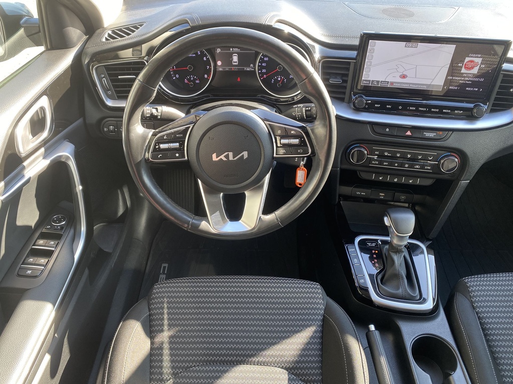 Kia Ceed SW 1.5 T-GDI Gold DCT, Mo.i, 1 Tulajdonos, Gyári garanciális,Gyári fényezés,  Vezetett szervizkönyv, Frissen szervizelt, Téli-Nyári gumik.