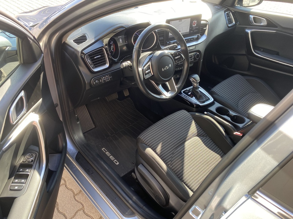 Kia Ceed SW 1.5 T-GDI Gold DCT, Mo.i, 1 Tulajdonos, Gyári garanciális,Gyári fényezés,  Vezetett szervizkönyv, Frissen szervizelt, Téli-Nyári gumik.