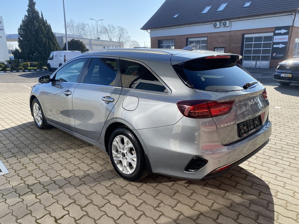 Kia Ceed SW 1.5 T-GDI Gold DCT, Mo.i, 1 Tulajdonos, Gyári garanciális,Gyári fényezés,  Vezetett szervizkönyv, Frissen szervizelt, Téli-Nyári gumik.