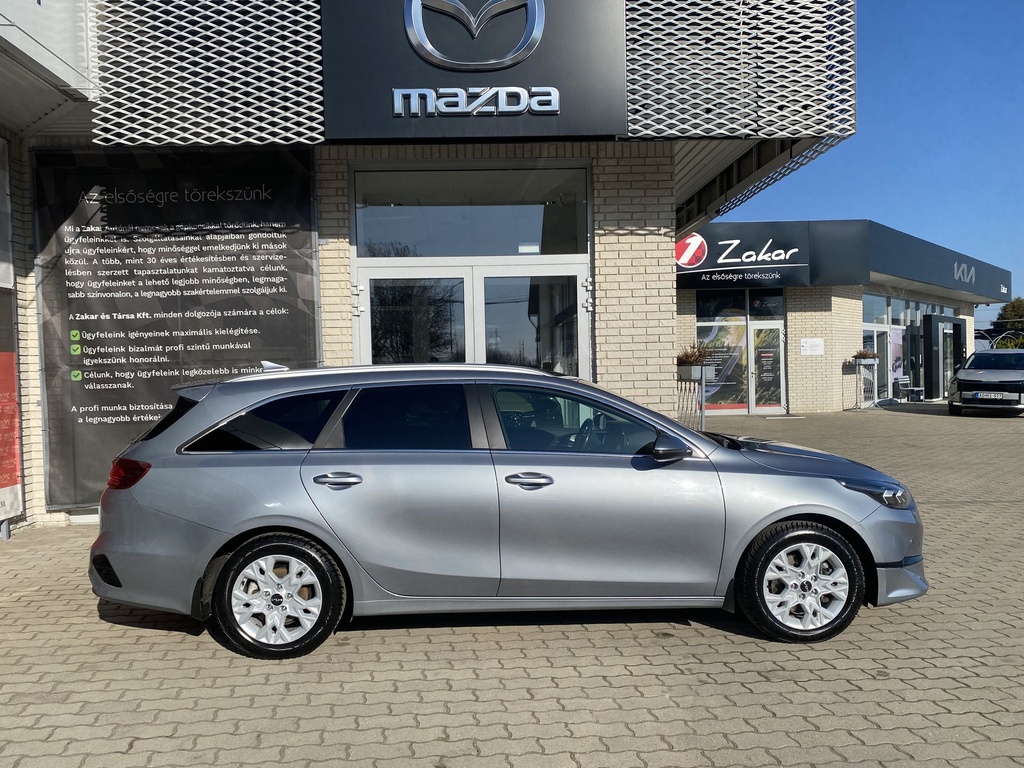 Kia Ceed SW 1.5 T-GDI Gold DCT, Mo.i, 1 Tulajdonos, Gyári garanciális,Gyári fényezés,  Vezetett szervizkönyv, Frissen szervizelt, Téli-Nyári gumik.