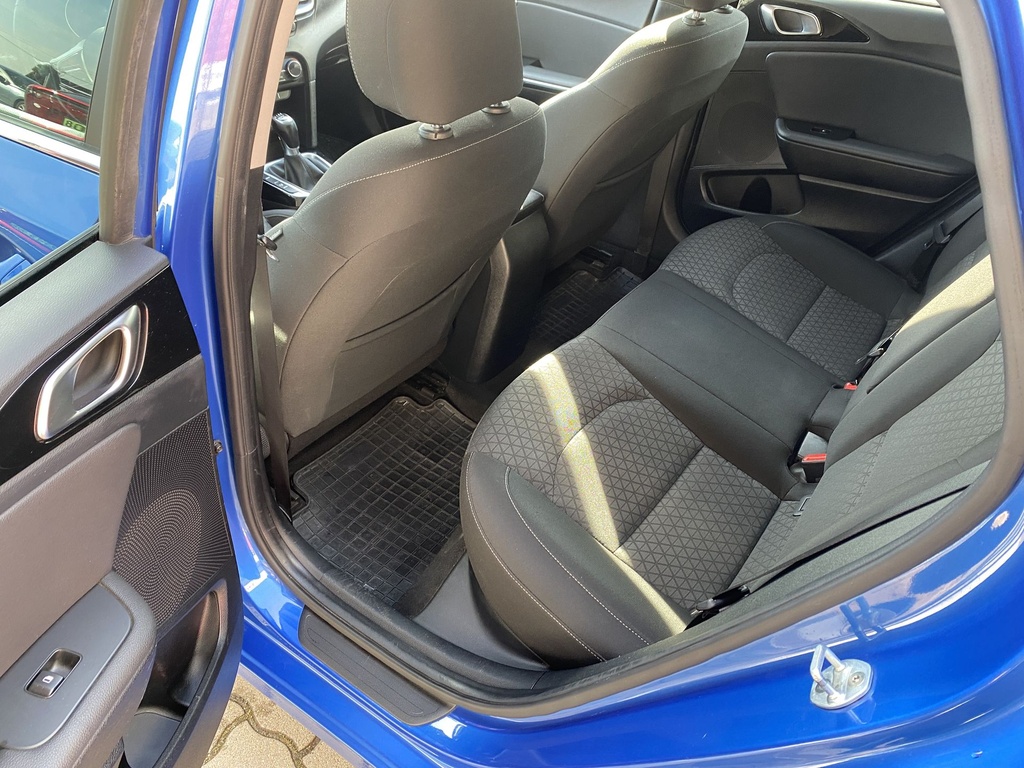 Kia Ceed 5 Ajtós 1.4 MPI Gold , Mo.i, 2 Tulajdonos,  Vezetett szervizkönyv, Téli-Nyári gumik felnin.