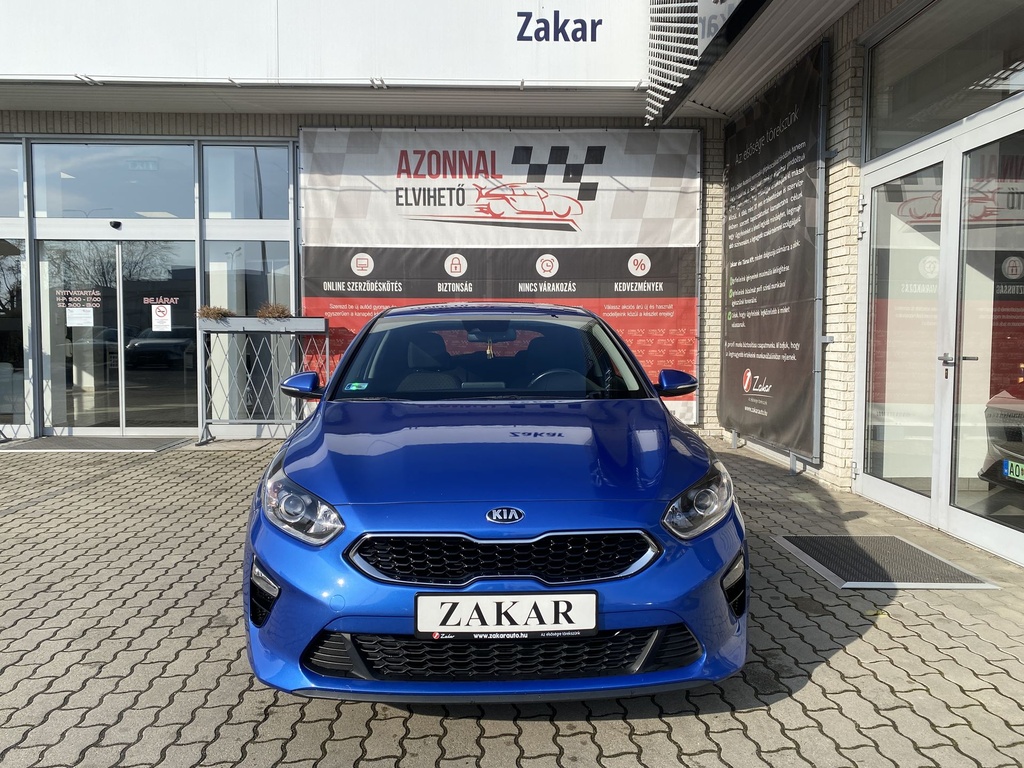 Kia Ceed 5 Ajtós 1.4 MPI Gold , Mo.i, 2 Tulajdonos,  Vezetett szervizkönyv, Téli-Nyári gumik felnin.