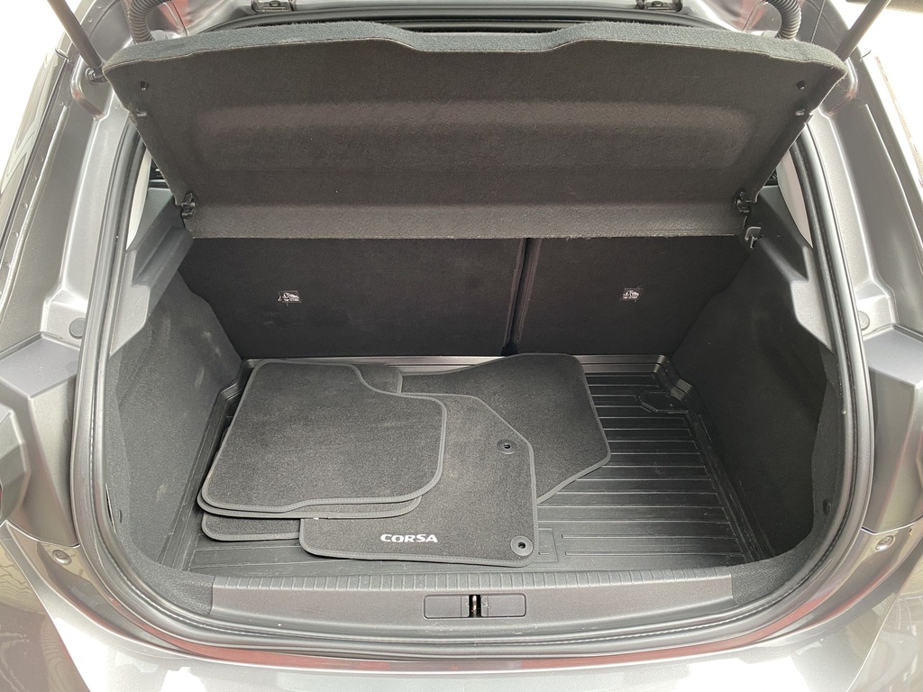 Opel Corsa 1.2 Edition. Mo.-i, 2 Tulajdonos,Vezetett szervizkönyv, Téli-Nyári gumik, Gyári fényezés. 