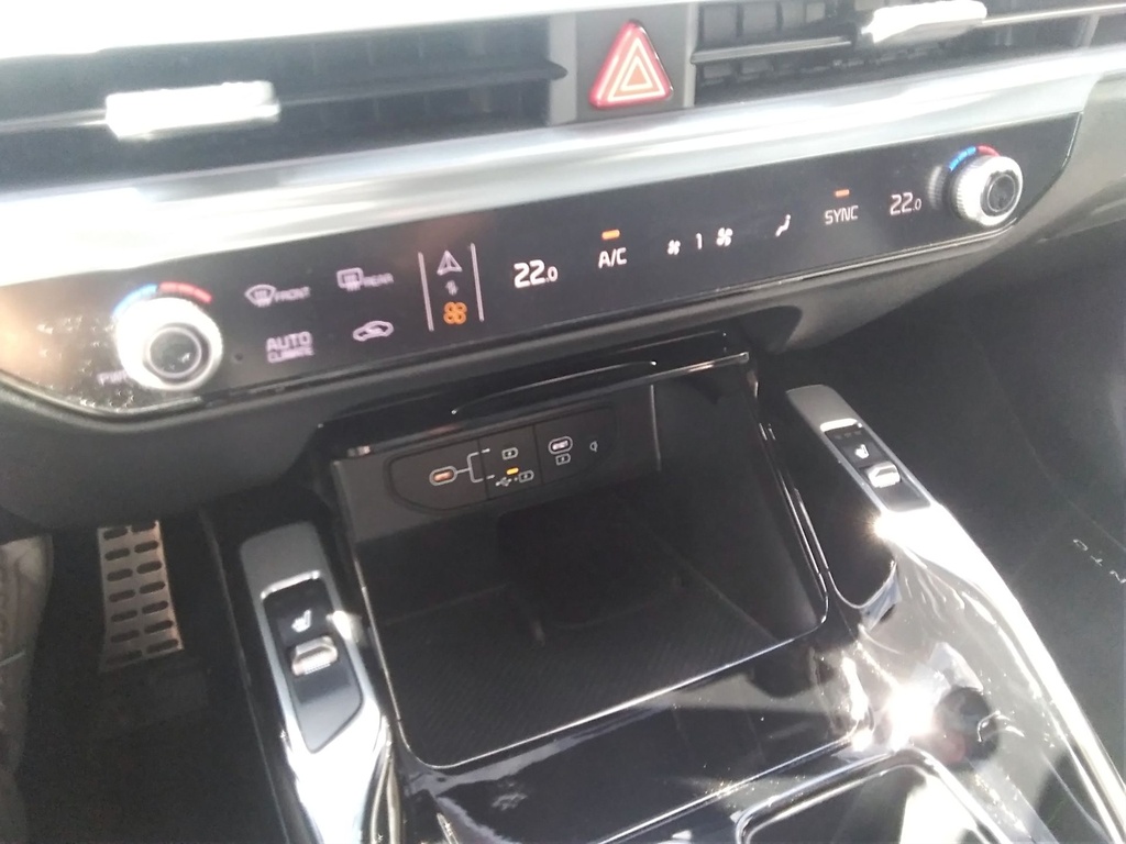 KIA SORENTO 2024 KRYPTONITE + NAPTETŐ + DIGITAL