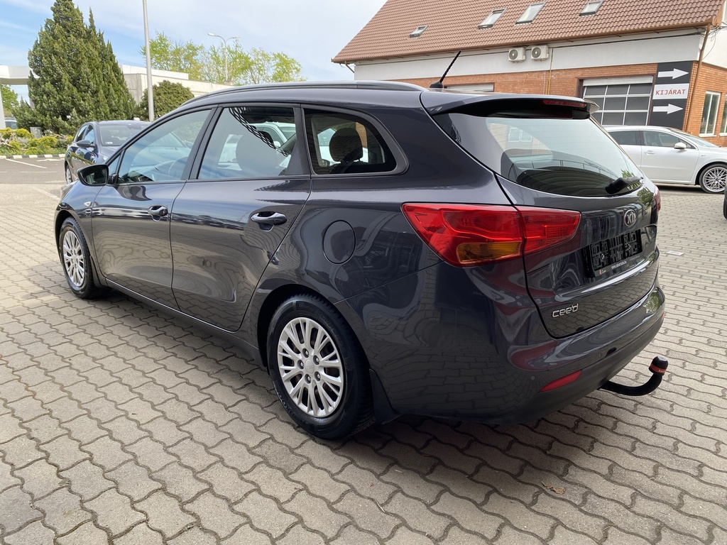 Kia Ceed SW 1.4 CVVT LX+EX , Mo.i, 2 Tulajdonos,  Vezetett szervizkönyv, Téli-Nyári gumik. 