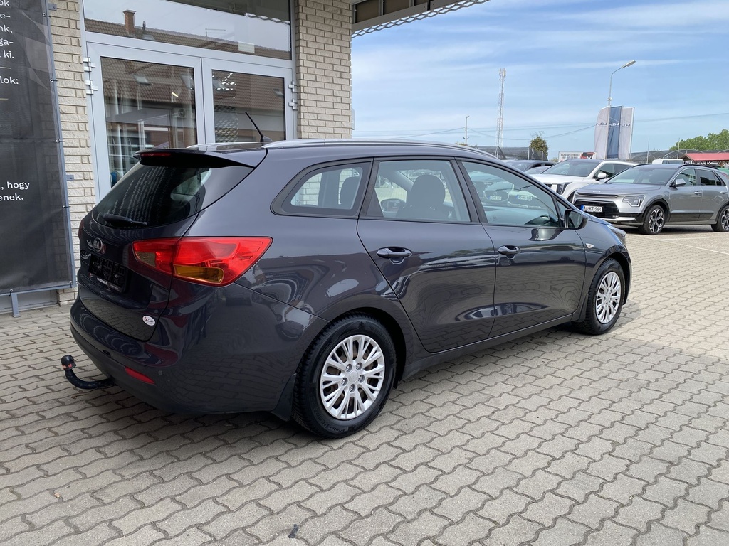 Kia Ceed SW 1.4 CVVT LX+EX , Mo.i, 2 Tulajdonos,  Vezetett szervizkönyv, Téli-Nyári gumik. 