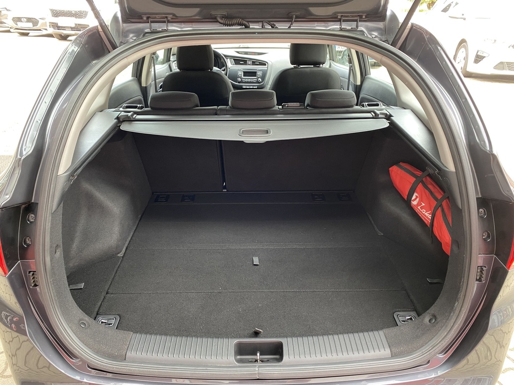 Kia Ceed SW 1.4 CVVT LX+EX , Mo.i, 2 Tulajdonos,  Vezetett szervizkönyv, Téli-Nyári gumik. 