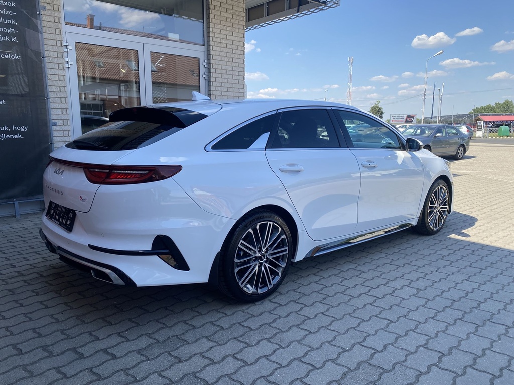 Kia Proceed 1,5T-GDI Ultimate Edition Plus AT, 8027Km!! Mo.-i, 1 Tulajdonos, Gyári garanciális, Gyári fényezés!