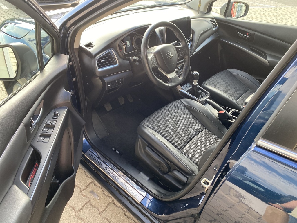 Suzuki S-Cross 1.4 Hybrid GLX, Egyedi belső tér, 360 kamera, Mo.-i, 1 Tulajdonos, Végig márkaszervizben szervizelt, Gyári fényezés, Gyári garanciális. 