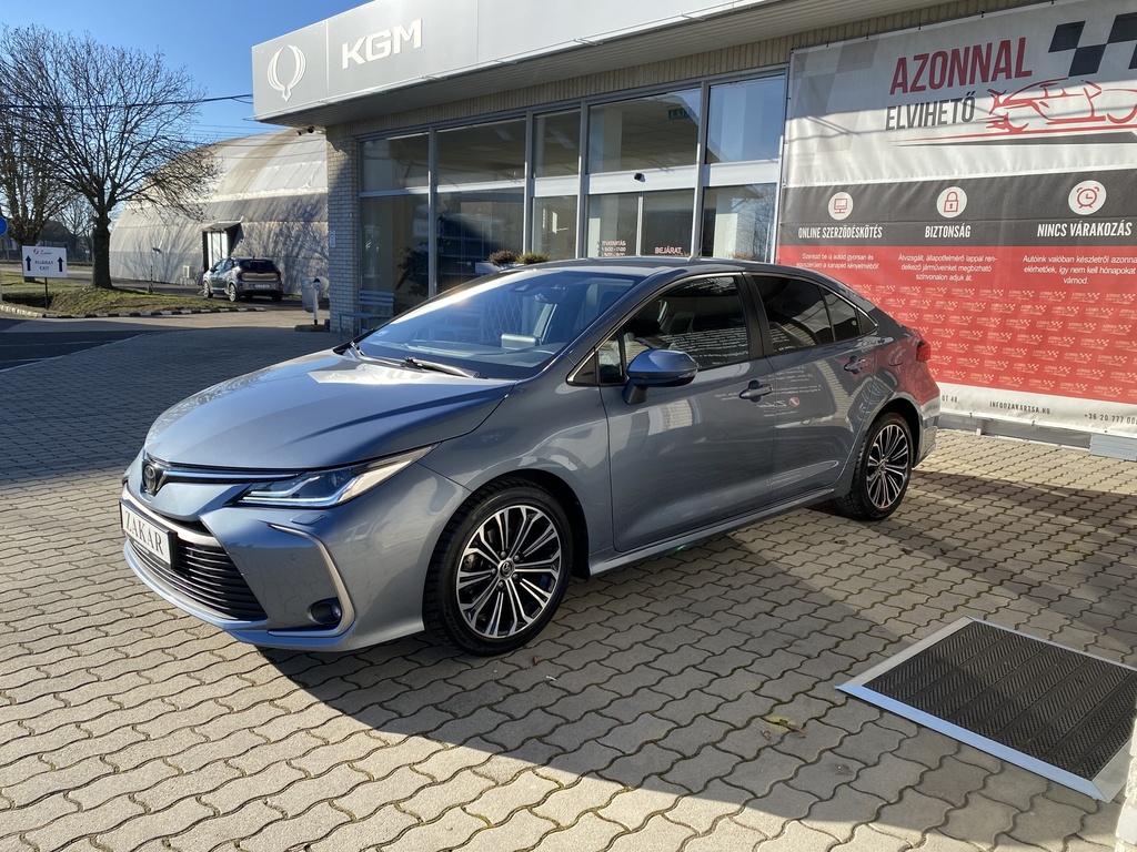 Toyota Corolla Sedan 1.6 Comfort Style Tech, Mo.-i, 2. Tulajdonos, Vezetett szervizkönyv, Téli-Nyári gumik. 